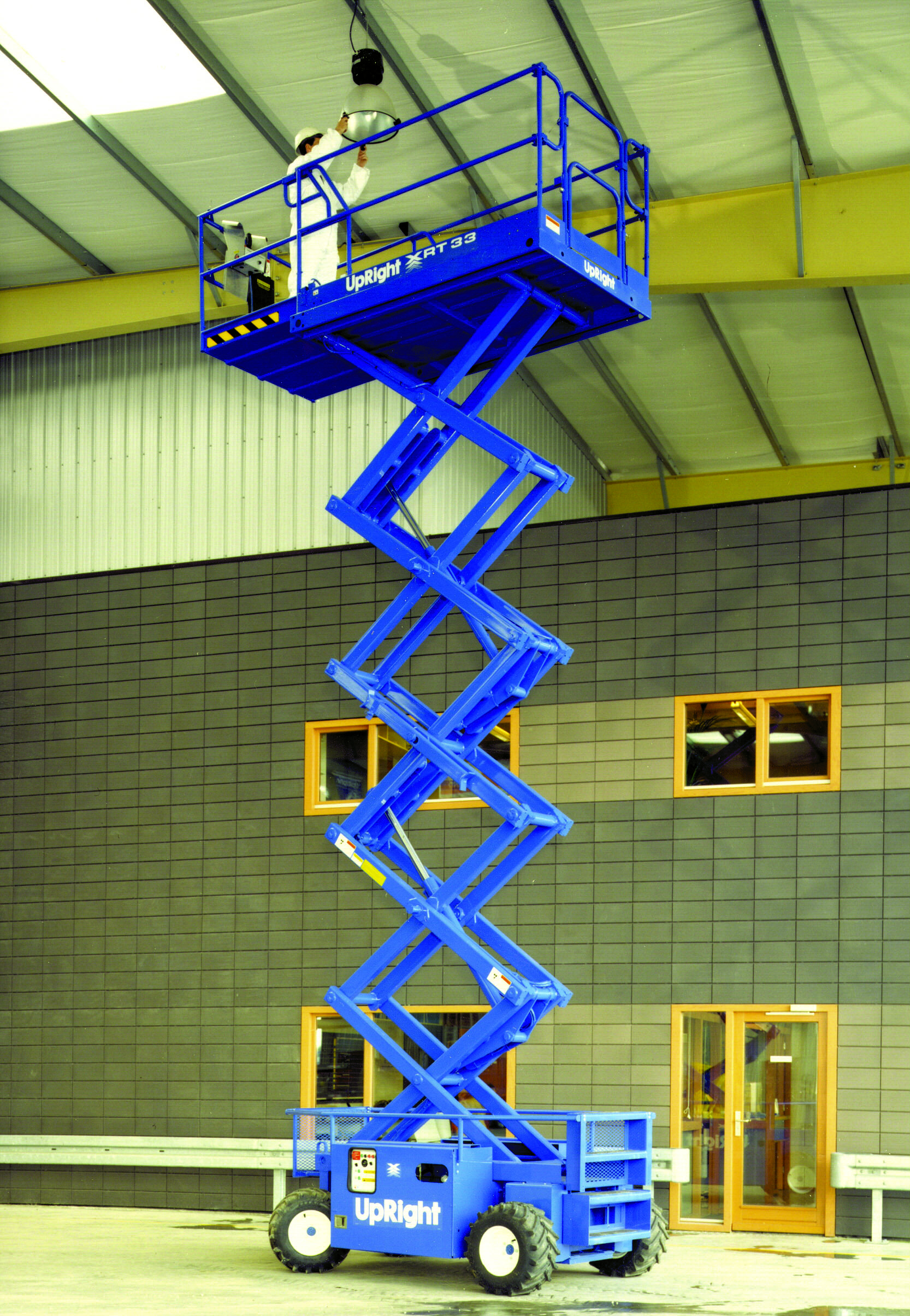 늄������C